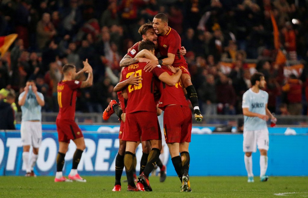 Roma celebrate after the match REUTERS/Stefano Rellandini
