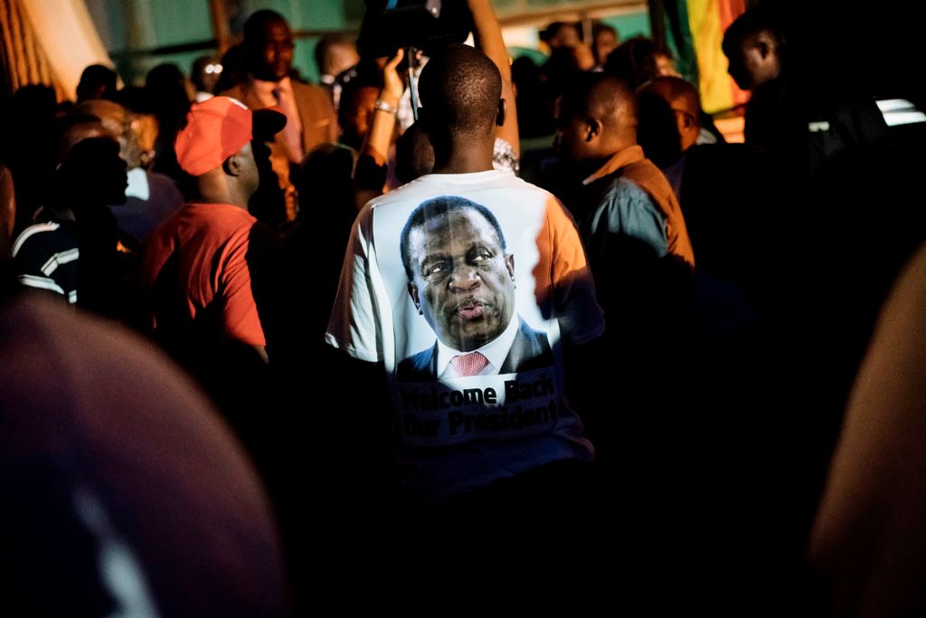 A supporter of Zimbabwe's incoming president Emmerson Mnangagwa wears a t-shirt with his portrait at Zimbabwe's ruling Zanu-PF party headquarters in Harare on November 22, 2017.  AFP / MARCO LONGARI
