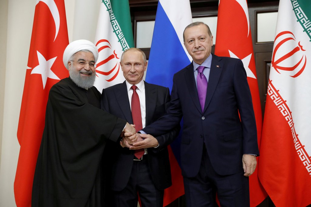 Iran's President Hassan Rouhani, Russia's Vladimir Putin and Turkey's Tayyip Erdogan meet in Sochi, Russia November 22, 2017. Sputnik/Mikhail Metzel/Kremlin 
