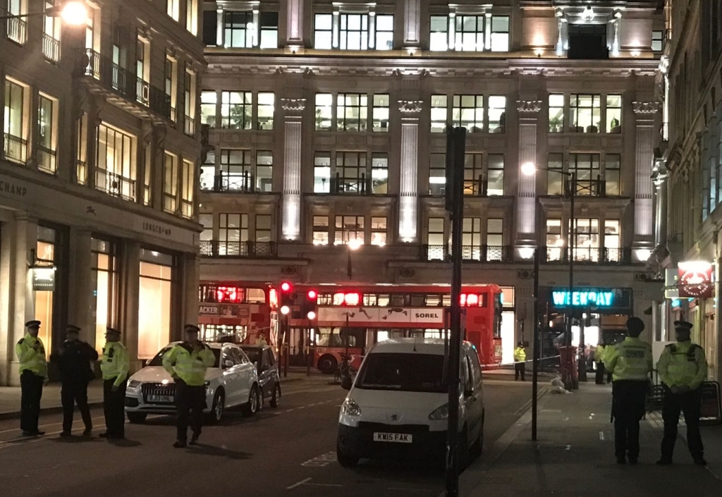 LONDON, ENGLAND - NOVEMBER 24: British police cordon off the area after an incident at London’s central Oxford Tube Station, London, United Kingdom on November 24, 2017. (Gökhan Kurtaran - Anadolu Agency)
