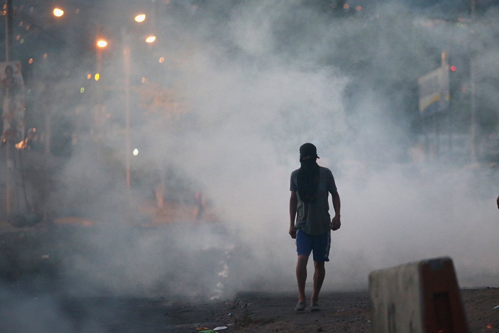 A supporter of presidential candidate Salvador Nasralla walks on a street during a protest caused by the delayed vote count for the presidential election at Villanueva neighborhood in Tegucigalpa, Honduras, December 1, 2017. Reuters/Edgard Garrido
