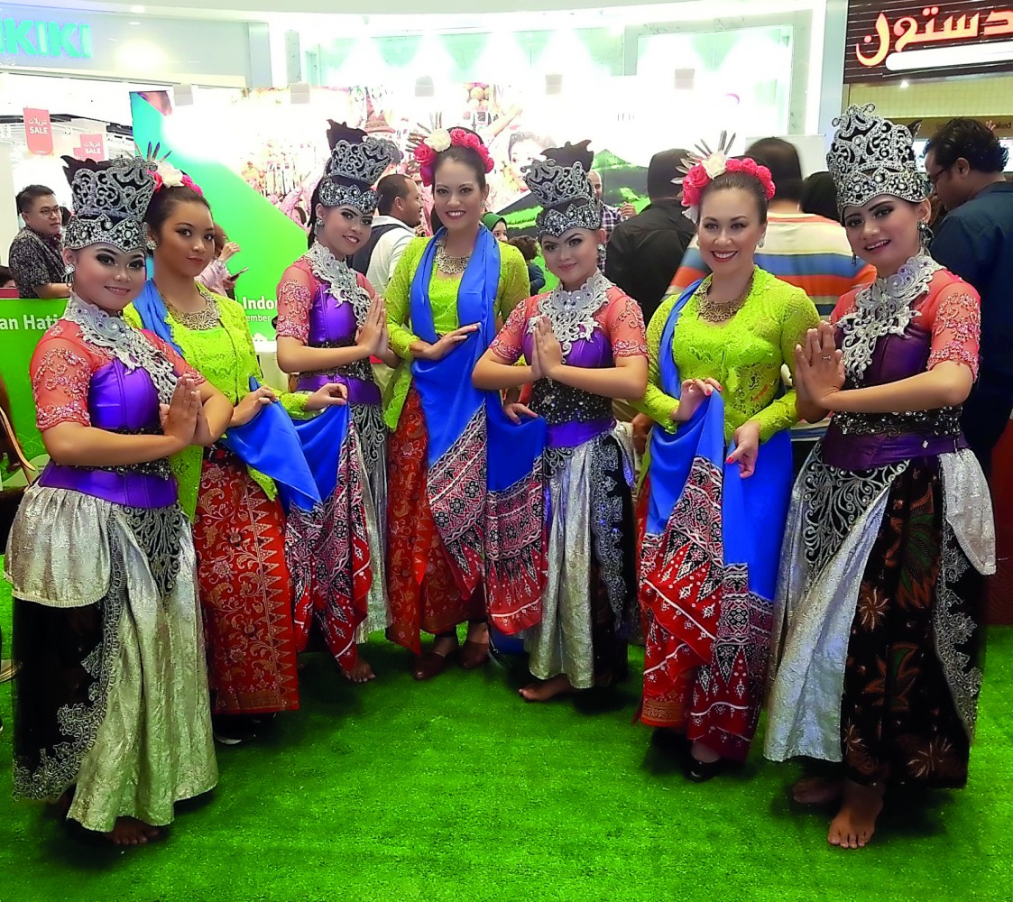 Artistes at the Wonderful Indonesia festival at Mall of Qatar.