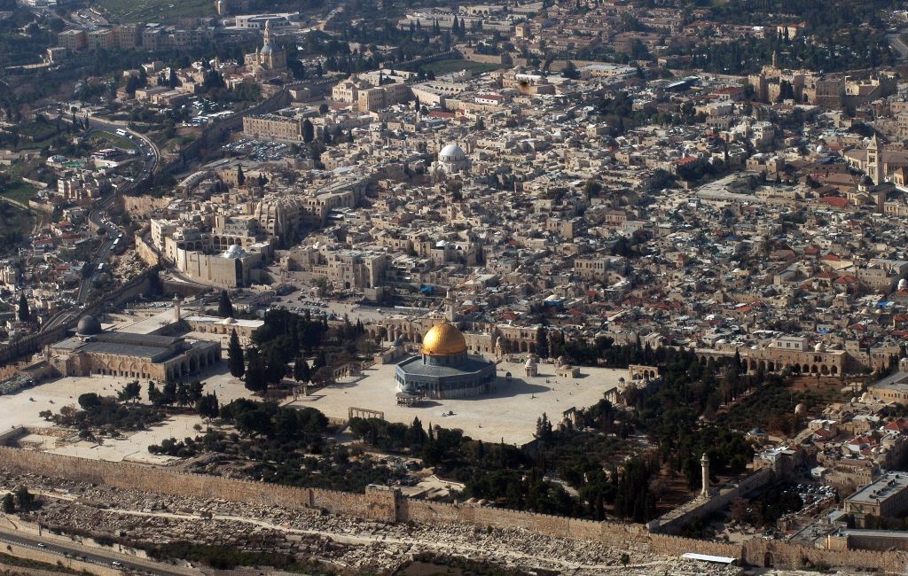 (FILES) This file photo taken on January 11, 2010 shows an aerial view of Jerusalem's Old City, including the Al-Aqsa mosques compound, with the landmark Dome of the Rock mosque in the centre. AFP / AFP FILES / MARINA PASSOS
