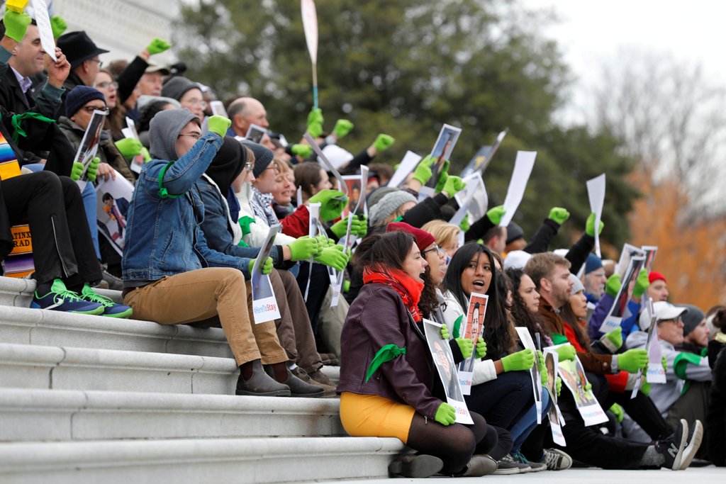 Supporters of Dreamers Act rally on Senate steps in Washington, US, to urge Congress to pass a bill that will allow Dreamers to permanently stay in the country, December 6, 2017. REUTERS/Yuri Gripas