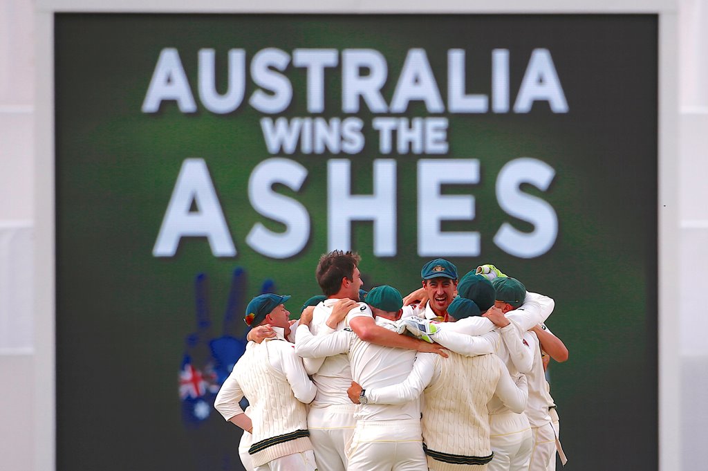 Cricket - Ashes test match - Australia v England - WACA Ground, Perth, Australia, December 18, 2017. Australian players celebrate after winning the third Ashes cricket test match. REUTERS/David Gray
