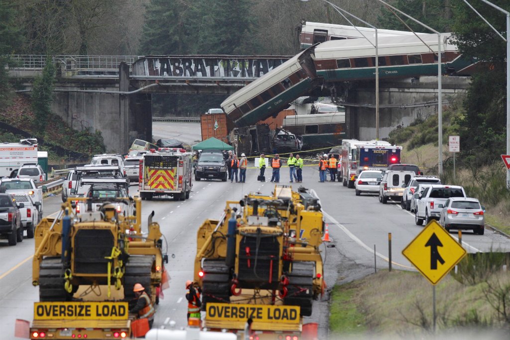 Rescue personnel and equipment are seen at the scene where an Amtrak passenger train derailed on a bridge over interstate highway I-5 in DuPont, Washington, US December 18, 2017. Reuters/Steve Dipaola