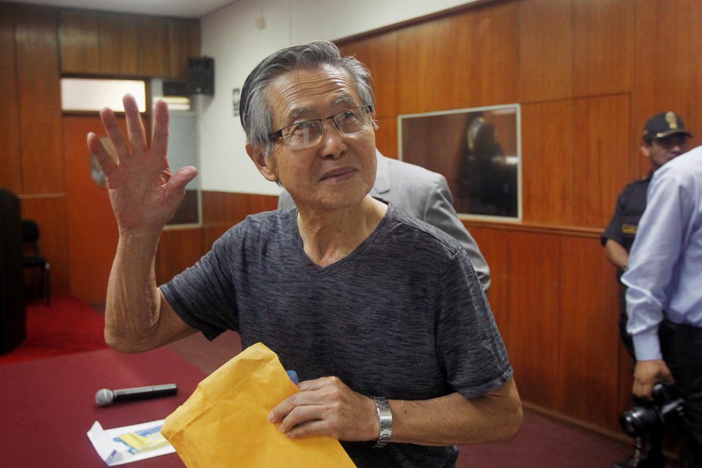 A file photo of Peru's former President Alberto Fujimori waves to the media as he arrives in court for the sentencing in his trial in Lima January 8, 2015. REUTERS/Enrique Castro-Mendivil/File Photo