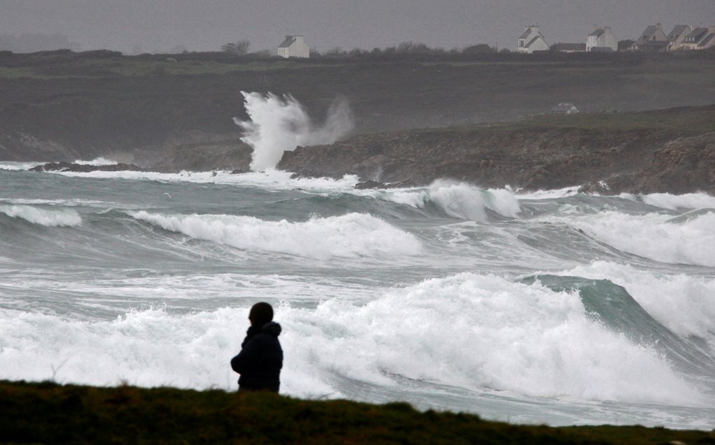 Waves break on the Brittany coast as storm Eleanor approaches Esquibien, France, January 2, 2018. REUTERS/Mal Langsdon
