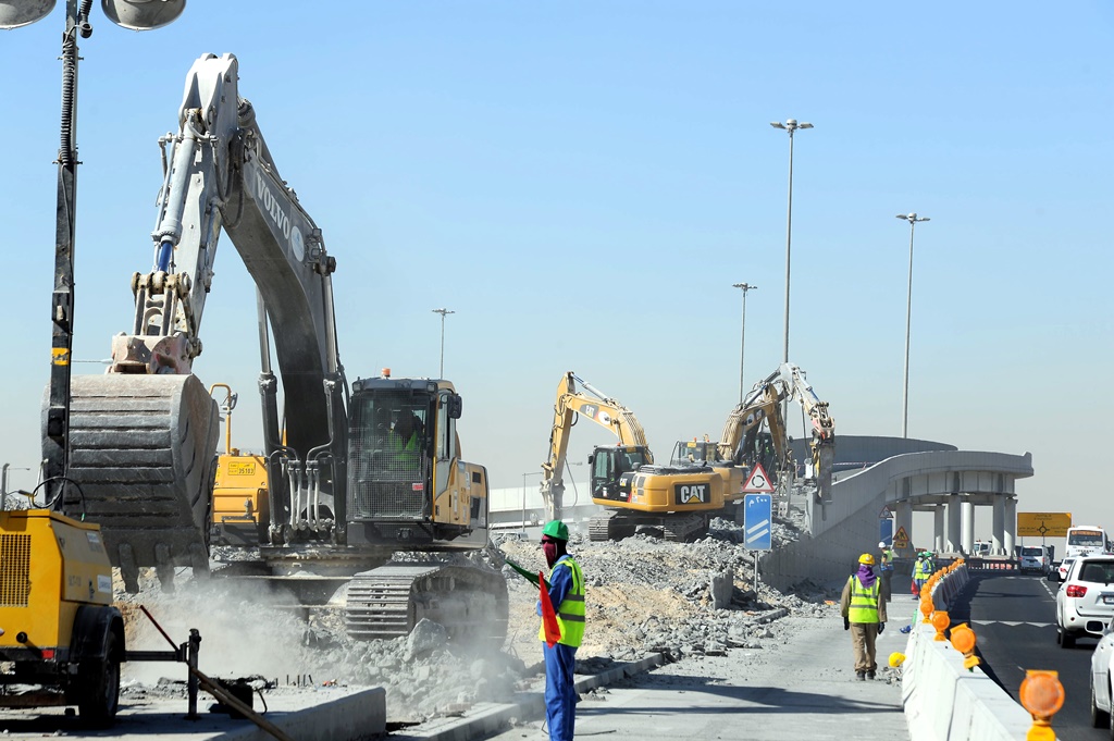 The temporary bridge being demolished. Pic by: Salim Matramkot/The Peninsula
