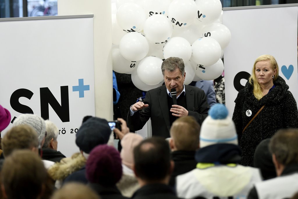 Independent candidate and current President Sauli Niinisto during the last day of his campaign before the election day at a shopping mall in Helsinki, Finland January 27, 2018. Lehtikuva/Antti Aimo-Koivisto/via Reuters 