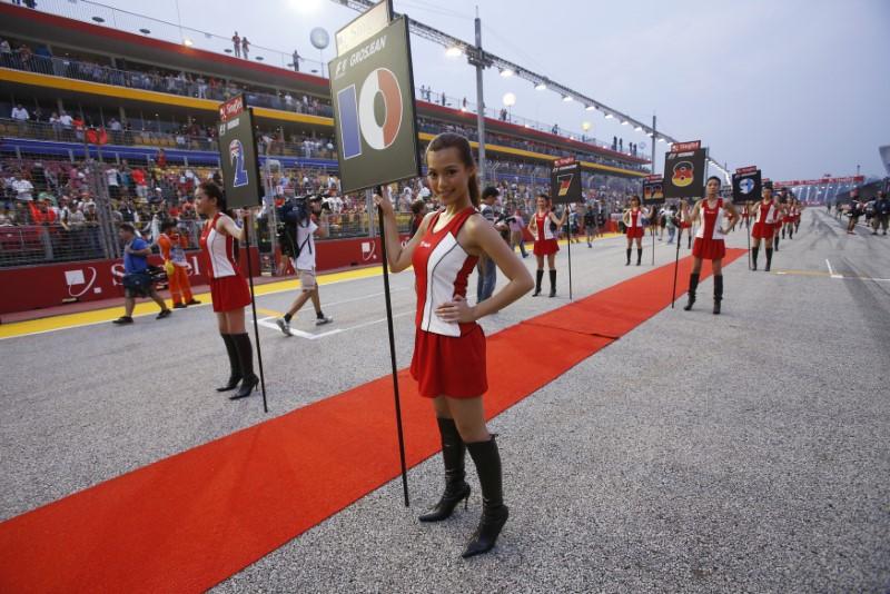 Formula One grid girls are seen before the start of the Singapore F1 Grand Prix at the Marina Bay street circuit in Singapore September 23, 2012. Reuters/Edgar Su