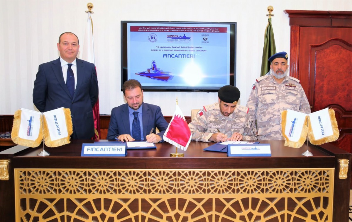 Achille Fulfaro, Fincantieri Vice-President Middle East Market Development and Staff Brigadier (SEA) Abdulbaqi Saleh Al Ansari, DIMDEX Chairman, sign the agreement in the presence of Lieutenant General (Pilot) Ghanim bin Shaheen Al Ghanim, Chief of Genera