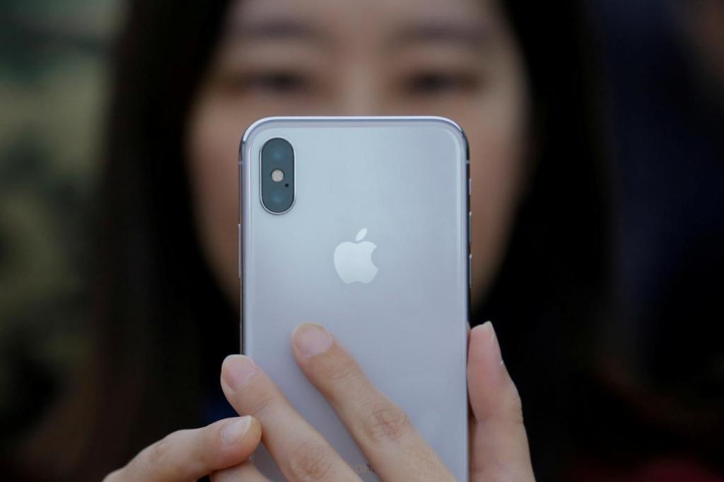 File photo of an iphoneX. REUTERS/Thomas Peter