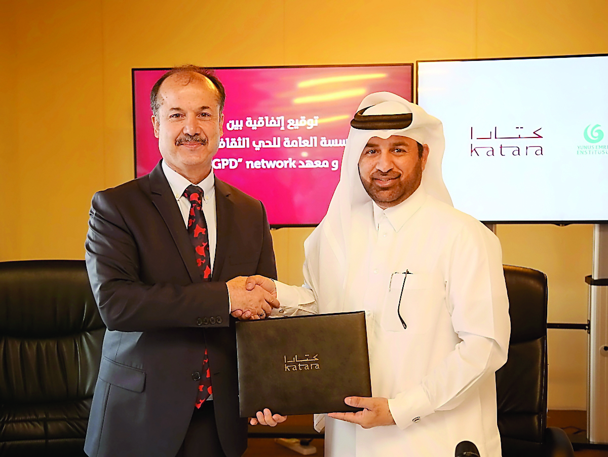 Dr. Khalid bin Ibrahim Al Sulaiti and Prof. Dr. Sheref Atesh during the MoC signing.