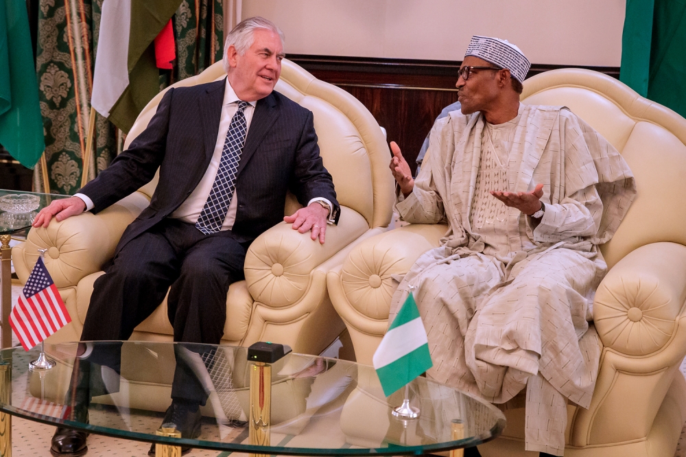 Rex Tillerson met Nigerian President Muhammadu Buhari (R) during his visit to Nigeria. (Anadolu Agency/  Nigerian Presidency Press Office handout) 