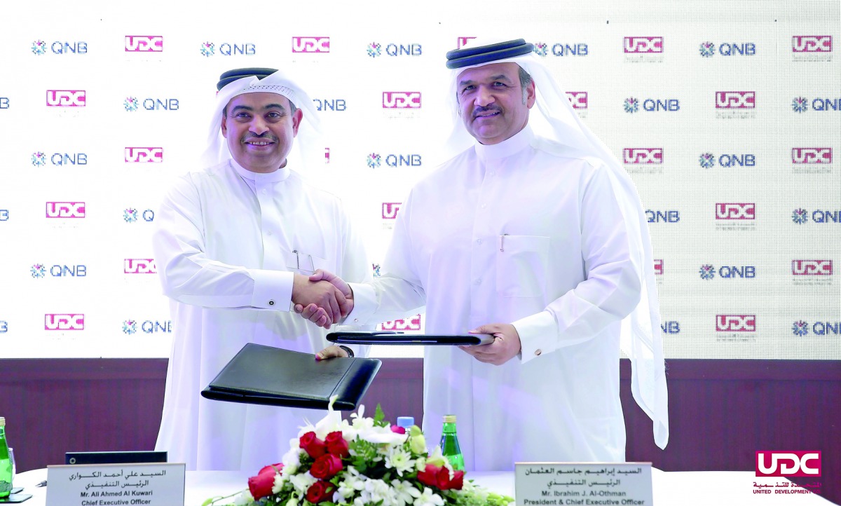  Ali Ahmed Al Kuwari (left), CEO, QNB Group; and Ibrahim Jassim Al Othman, President and CEO, UDC, shake hands after signing the LoI on financing the development of Gewan Island project.
