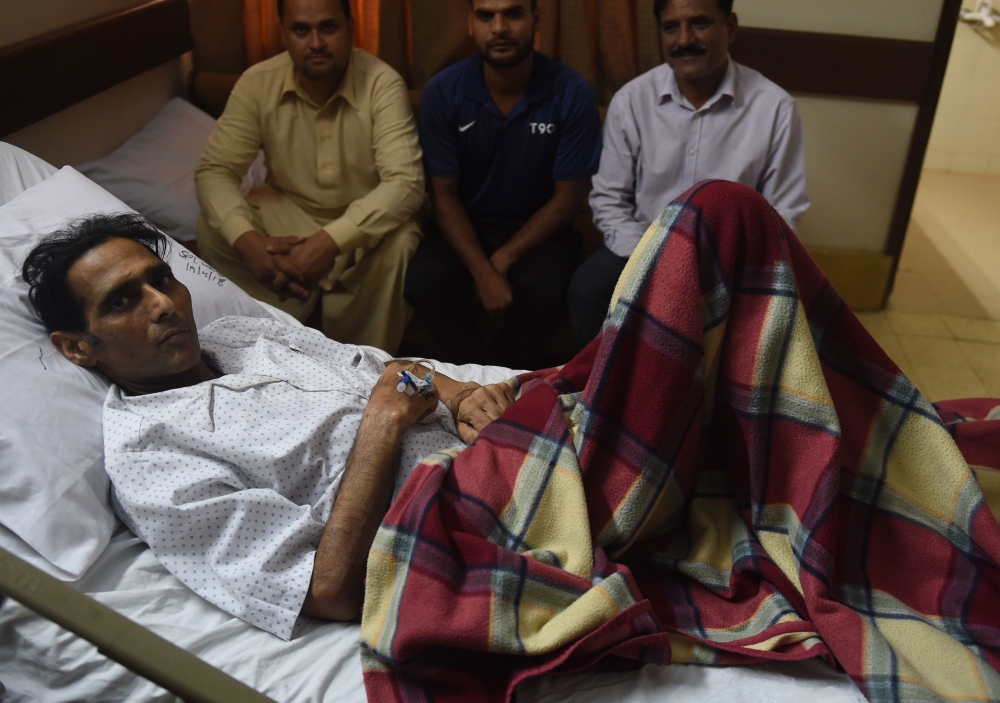 This photograph taken on April 22, 2018 shows Pakistani former field hockey goalkeeper Mansoor Ahmed being treated at a hospital in Karachi, following complications stemming from a pacemaker and stents implanted in his heart.  AFP / Rizwan Tabassum