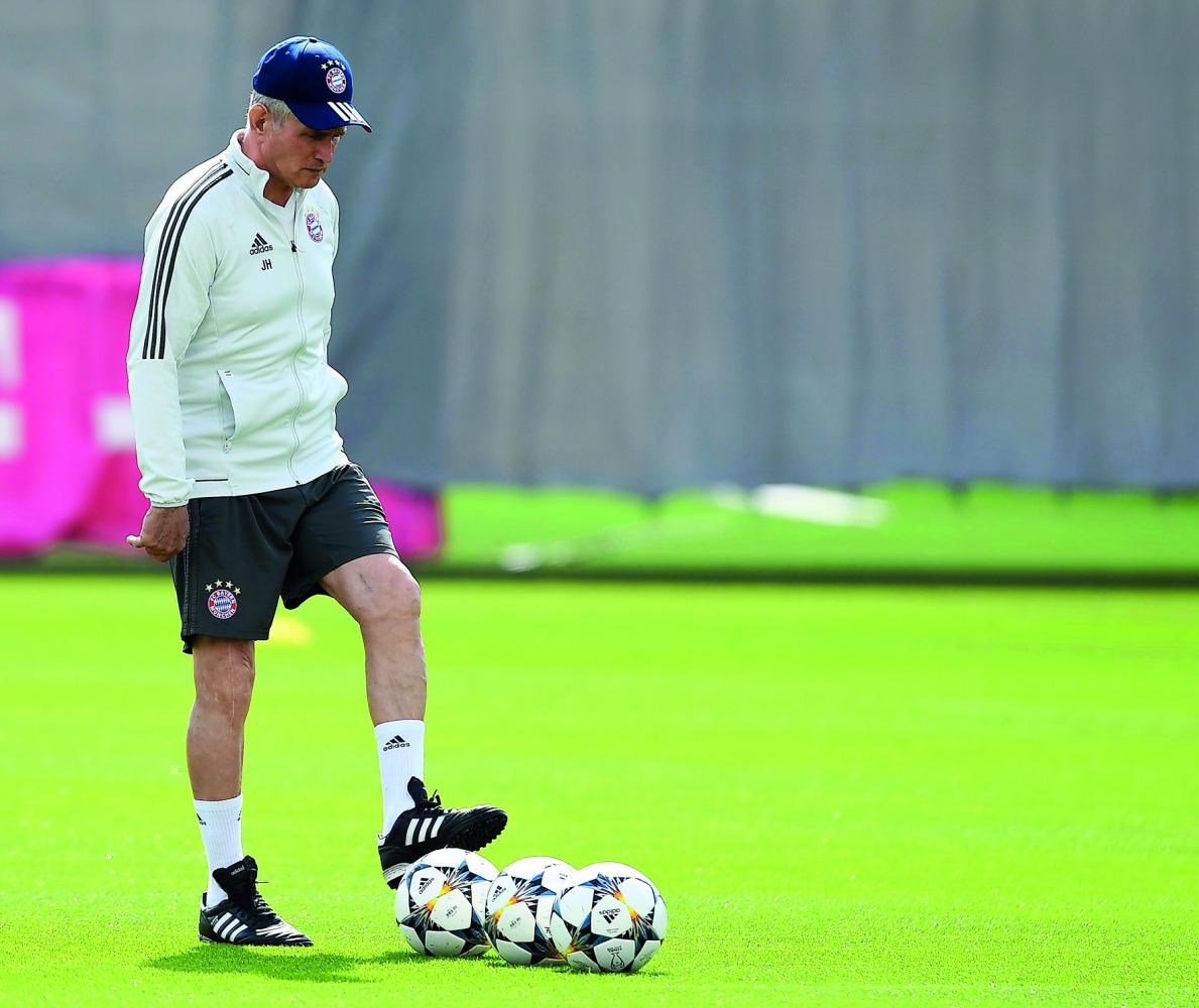 Bayern Munich's German head coach Jupp Heynckes prepares the balls during a training session at the trainings ground of FC Bayern Munich in Munich, southern Germany, on April 24, 2018 on the eve of the UEFA Champions League first leg semi-final football m
