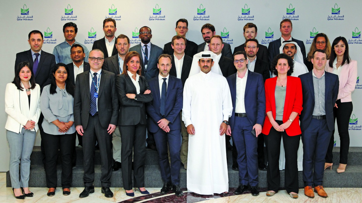 Saad Sherida Al-Kaabi, President and CEO of Qatar Petroleum, with the HEC Paris delegation.