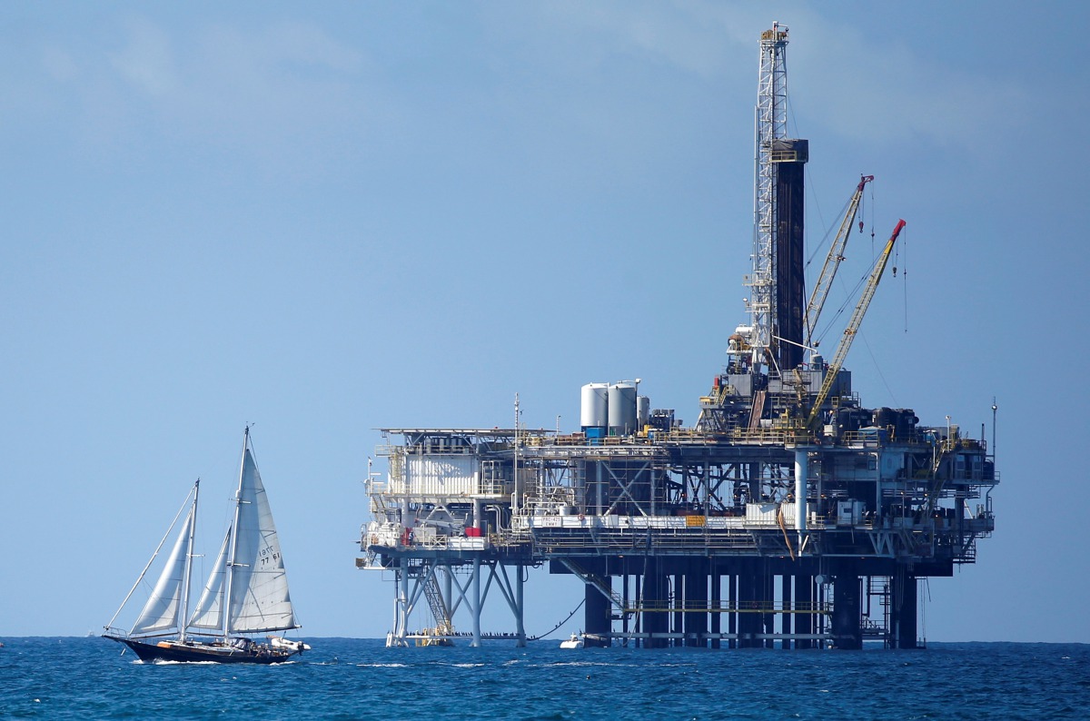 An offshore oil platform is seen in Huntington Beach, California, US, September 28, 2014. (Reuters / Lucy Nicholson) 