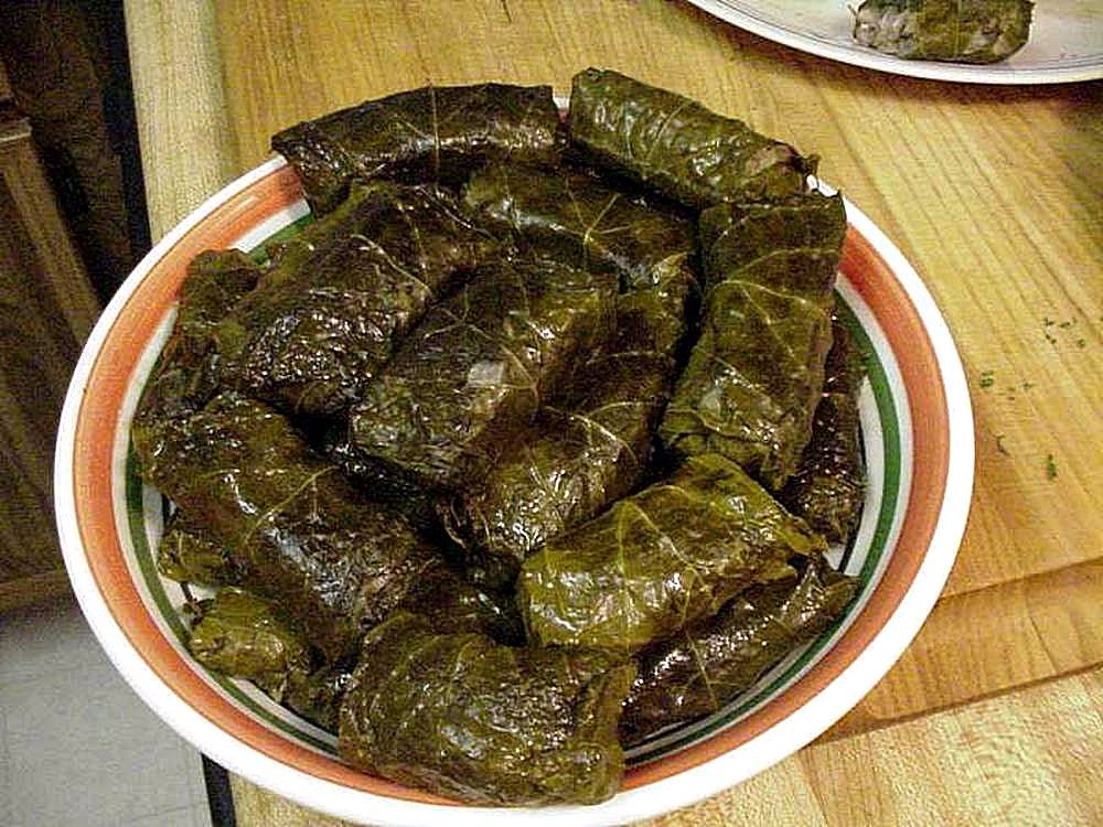 Stuffed grapes leaves (Jon Sullivan / Wikimedia Commons) 