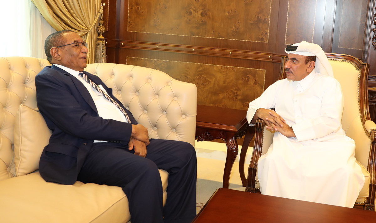 Minister of Transport and Communications, H E Jassim bin Saif Al Sulaiti, with Sudan’s Minister of Transportation, Roads and Bridges, Eng. Makawi Mohamed Awad.