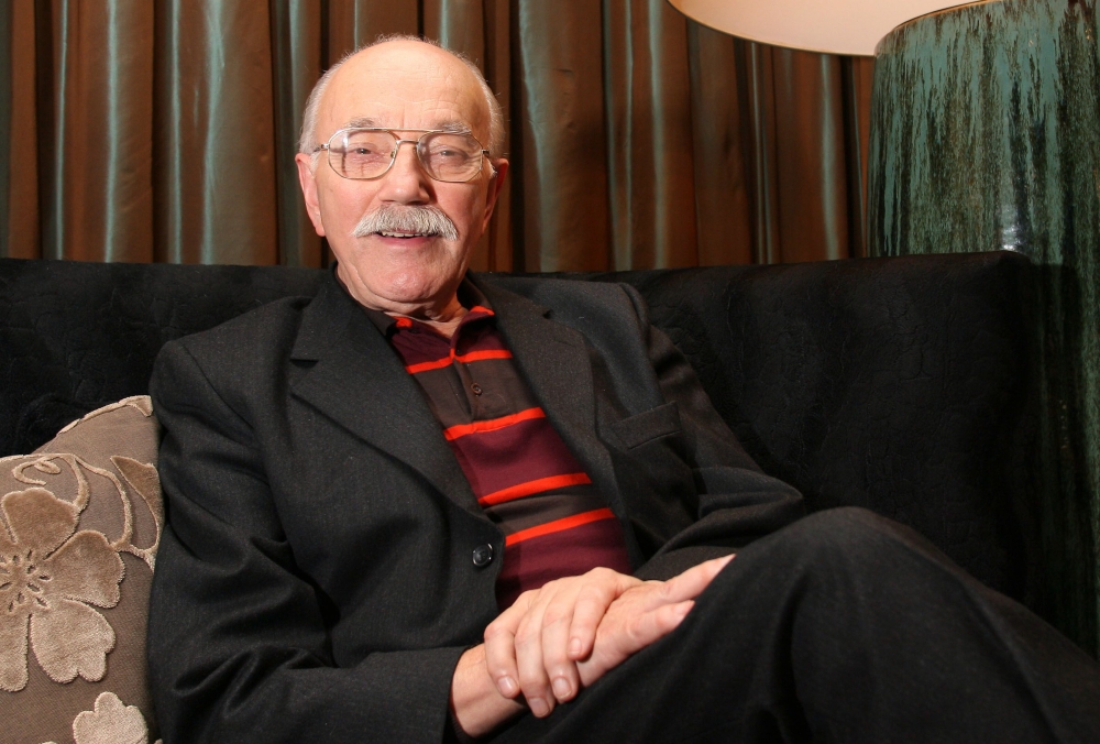 (FILES) In this file photo taken on November 13, 2007 Author of Franco-Belgian comic book series 'XIII' (thirteen) Belgian William Vance poses in Brussels. AFP / BELGA / MICHEL KRAKOWSKI