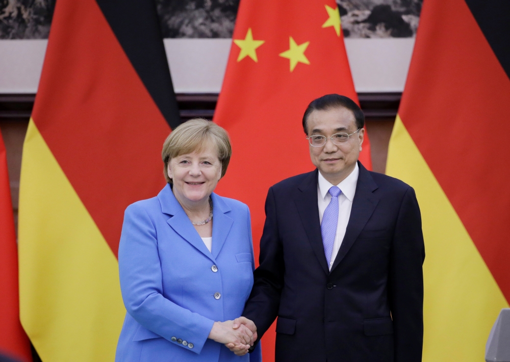 China's Premier Li Keqiang (R) shakes hands with German Chancellor Angela Merkel after a joint news conference at the Great Hall of the People in Beijing, China, May 24, 2018. REUTERS/Jason Lee