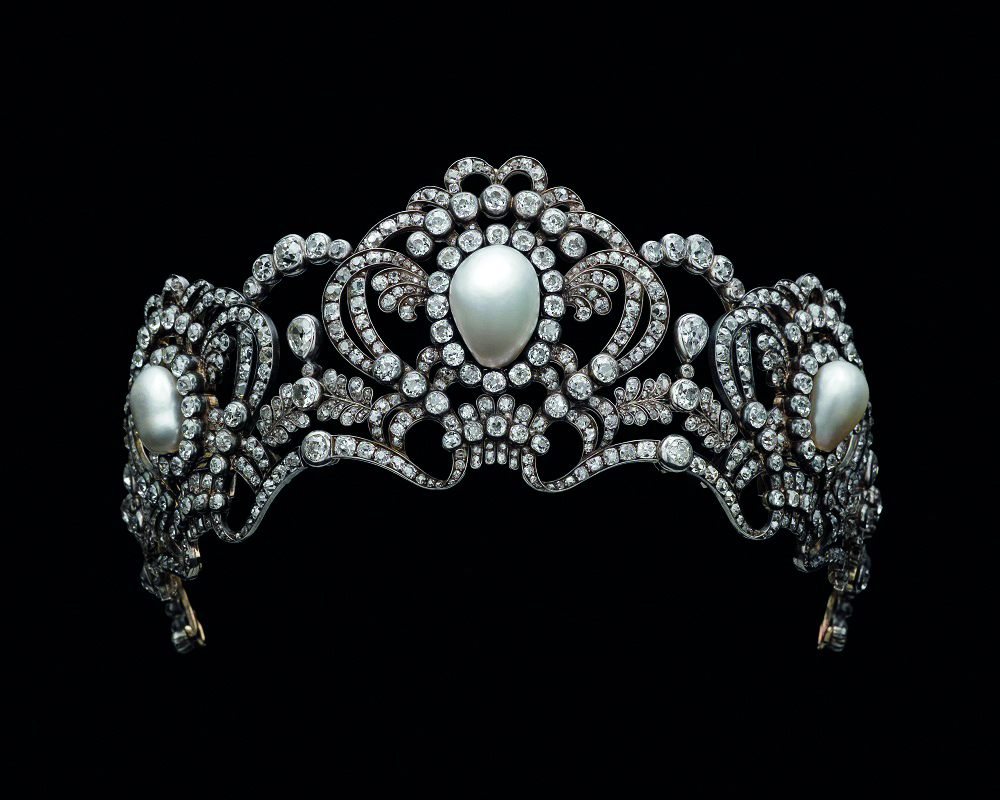  Marie Valerie tiara, that will be on display at the Moscow exhibition.