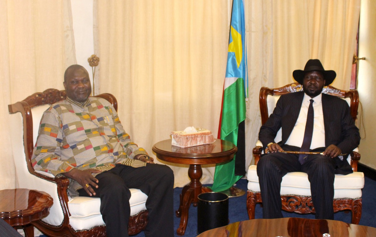 File photo: South Sudan President Salva Kiir and Riek Machar meet in South Sudan's capital Juba, April 26, 2016. (Reuters) 