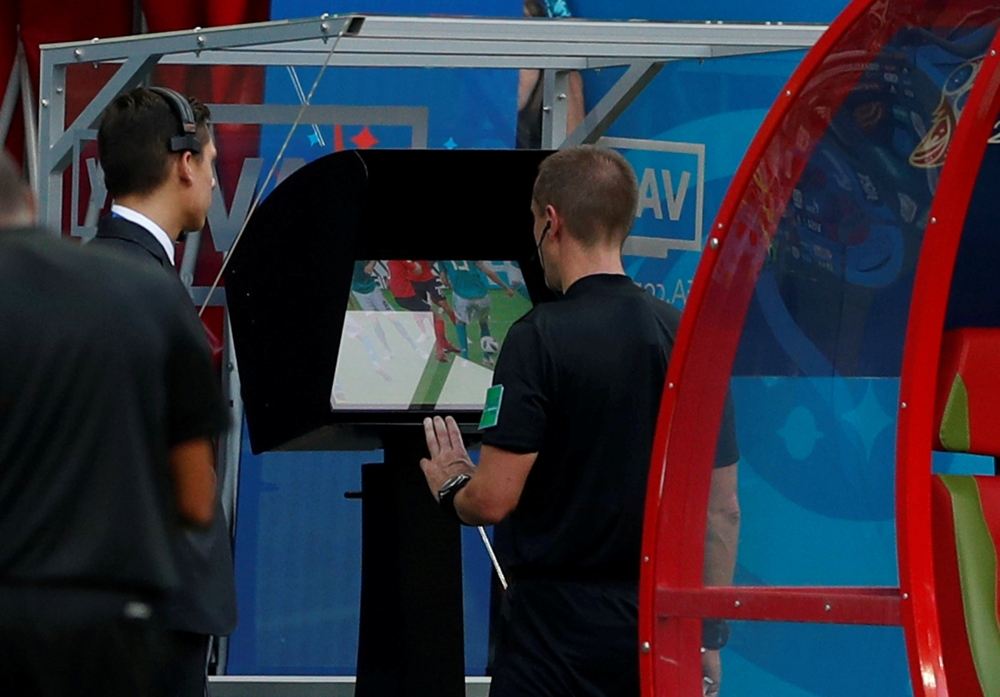 FILE PHOTO: Referee Mark Geiger reviews an offside decision on VAR in World Cup match South Korea vs Germany - Kazan Arena, Russia - June 27, 2018. REUTERS/John Sibley
