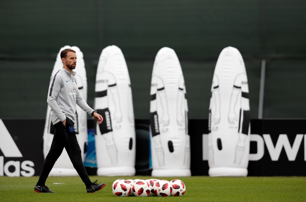 England's coach Gareth Southgate walks onto the pitch for a training session in Repino on July 10, 2018 ahead of their semi-final match against Croatia during the Russia 2018 World Cup football tournament. / AFP / ADRIAN DENNIS
