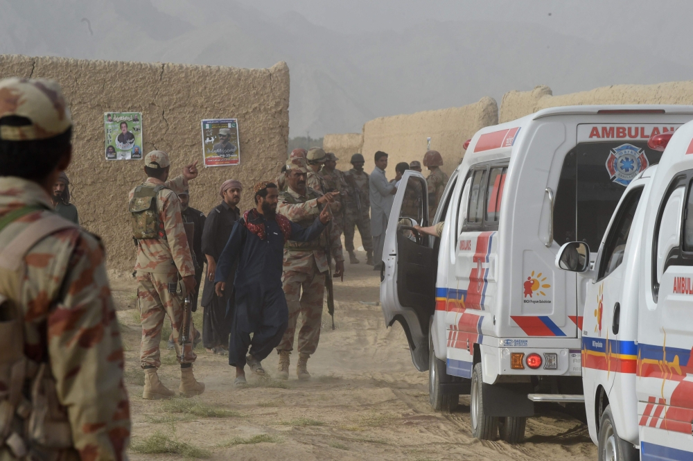 Pakistani Frontier Constabulary (FC) personnel gather in Mastung on July 13, 2018, following a bomb blast here at an election rally.  AFP / Banaras Khan