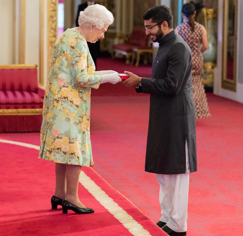 Queen Elizabeth II  presents the 2018 Queen’s Young Leaders Awards to GU-Q alumnus, Haroon Yasin, at Buckingham Palace.