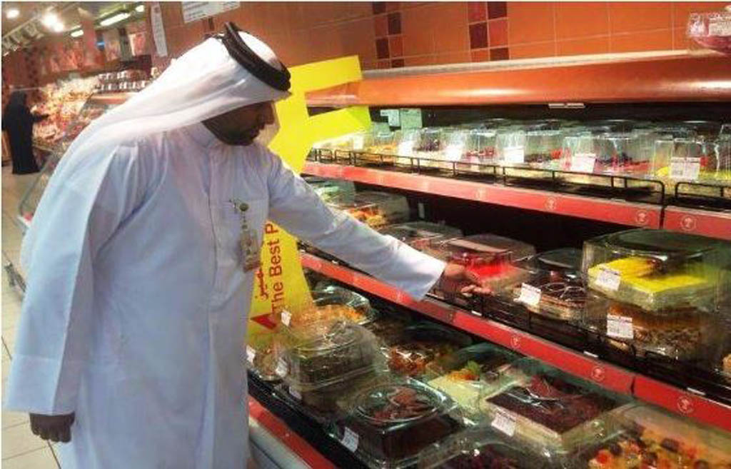 Inspection of the store for Eid.