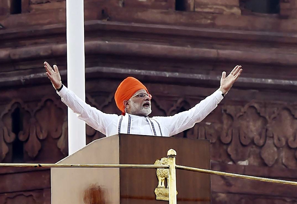 Indian Prime Minister Narendra modi gestures while delivering his speech as part of India's 72nd Independence Day celebrations, which marks the 71st anniversary of the end of British colonial rule, at the Red Fort in New Delhi on August 15, 2018. / AFP / 