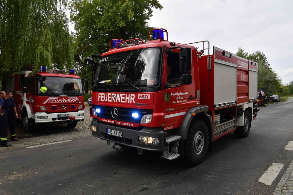 The frire brigade work on August 24, 2018 during a forest fire near Klausdorf, northeastern Germany. A large forest fire raging 50 kilometres (30 miles) southwest of Berlin continued to sprea after hundreds of people were evacuated from their homes. AFP /