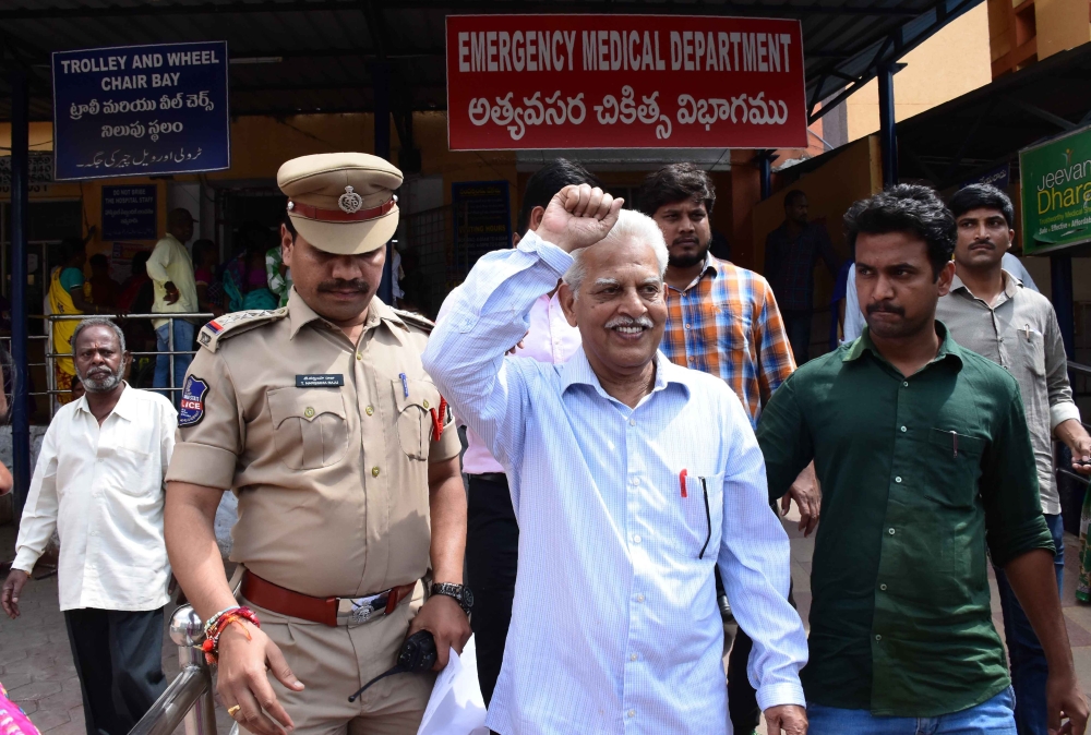 Indian poet and activist Varara Rao (C) gestures as he is escorted by policemen as he is arrested in Hyderabad on August 28, 2018.  AFP