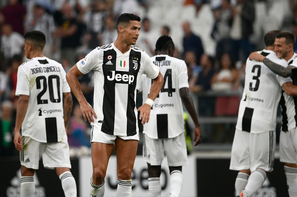 Juventus' Portuguese forward Cristiano Ronaldo (Front) looks on at the end of the Italian Serie A football match Juventus vs Lazio on August 25, 2018 at the Allianz Stadium in Turin. / AFP / Filippo MONTEFORTE
