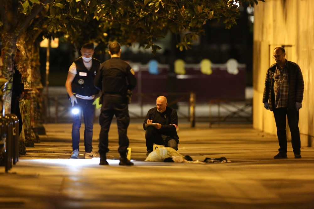 French police is investigating on the scene where a man attacked and injured people with a knife in the streets of Paris in the 19th arrondissement on September 9, 2018. AFP / Zakaria Abdelkafi