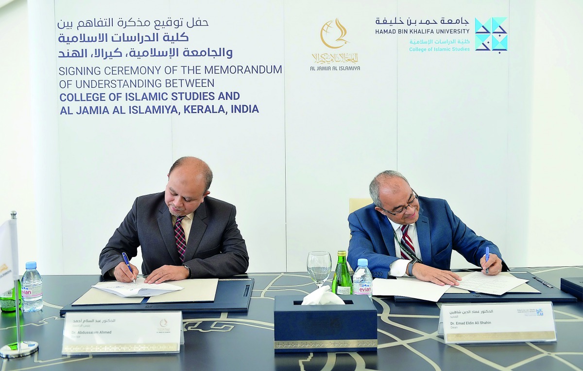 Emad El Din Shahin, Dean of CIS, and Dr Abdussalam Ahmed, Rector of Al Jamia Al Islamiya, signing the agreement in the presence of distinguished guests.