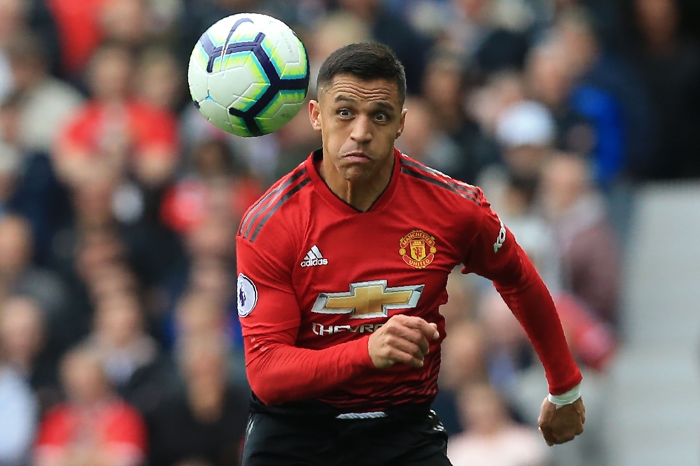 Manchester United's Chilean striker Alexis Sanchez chases the ball during the English Premier League football match between Manchester United and Wolverhampton Wanderers at Old Trafford in Manchester, north west England, on September 22, 2018. AFP / Linds