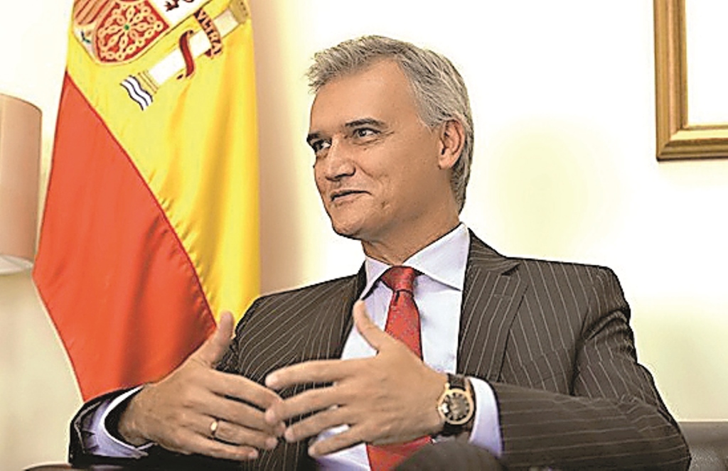 The Ambassador of Spain to Doha, Ignacio Escobar.