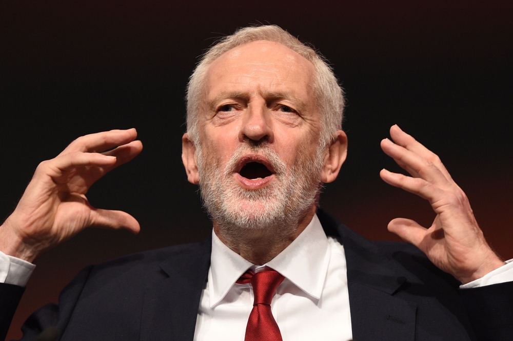 Britain's opposition Labour Party leader Jeremy Corbyn addresses delegates on the final day of the Labour party conference in Liverpool, north-west England on September 26, 2018. / AFP / Oli SCARFF
