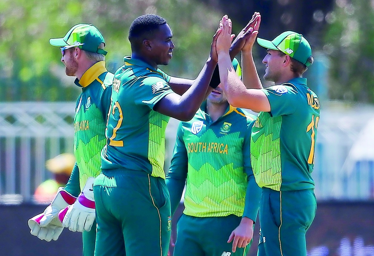 South Africa's Lungi Ngidi (L) celebrates after dismissing Zimbabwe's Kyle Jarvis during the first One Day International cricket match between South Africa and Zimbabwe at the Diamond Oval in Kimberley on September 30, 2018. AFP / Wikus De Wet

