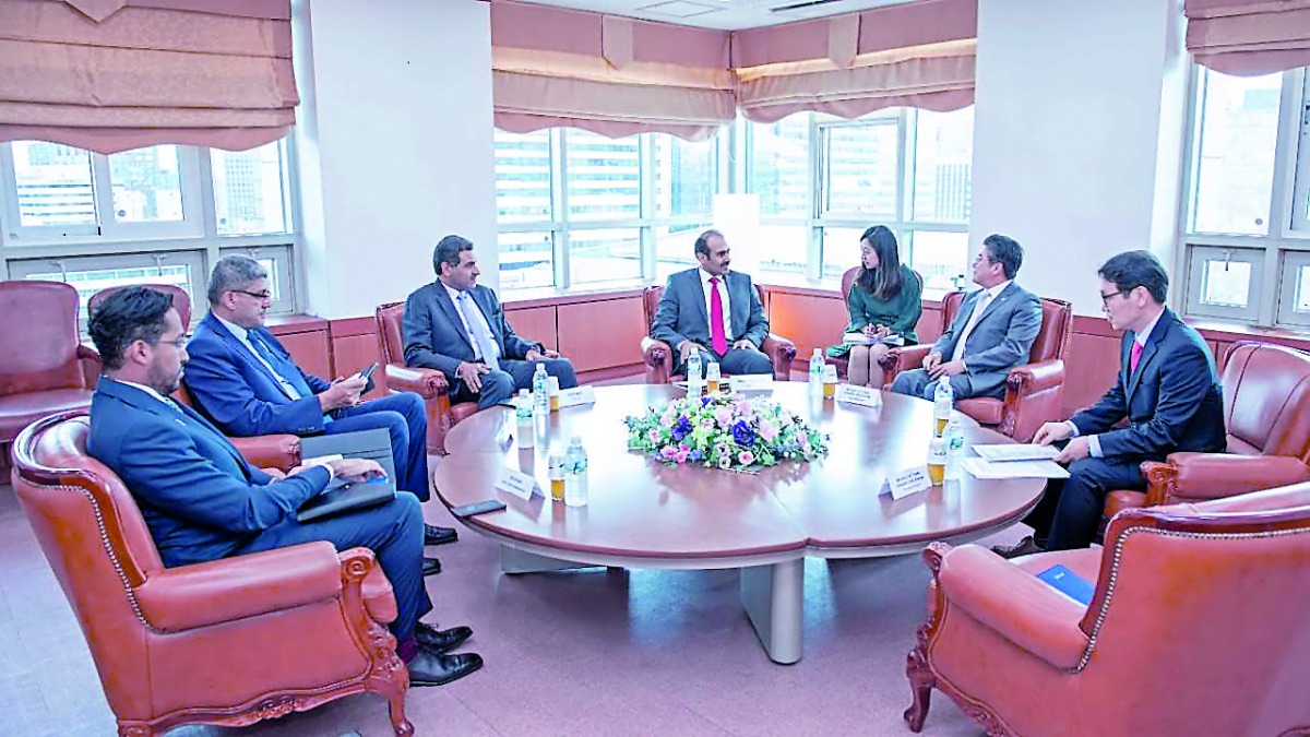 Saad Sherida Al Kaabi (centre), Qatar Petroleum President & CEO, along with senior QP and Qatargas executives during their meeting with Vice-Minister of Korea’s Ministry of Trade, Industry and Energy.