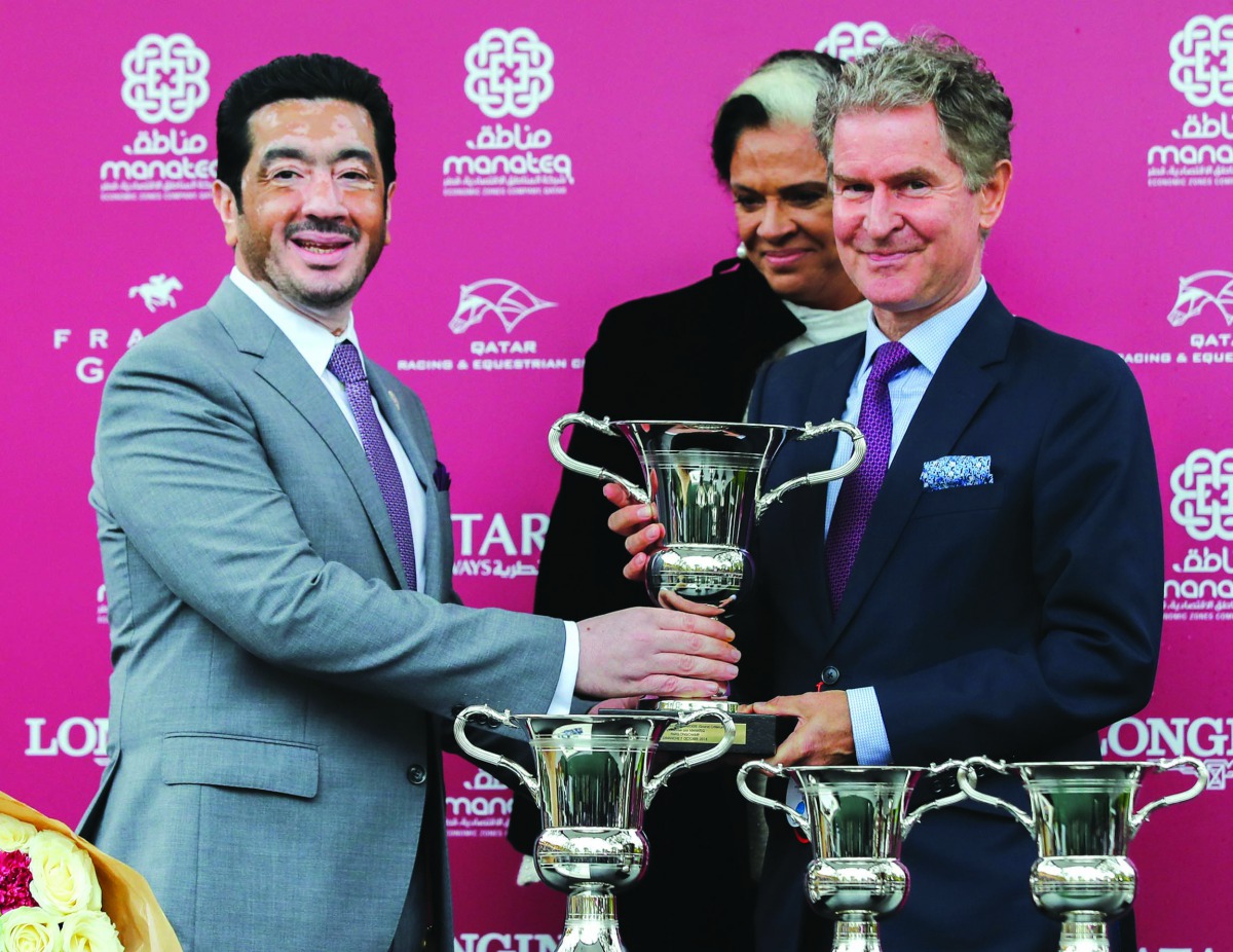 Manateq CEO Fahad Rashid Al Kaabi presenting the trophy to winner of Qatar Prix Jean Luc Lagardere. 