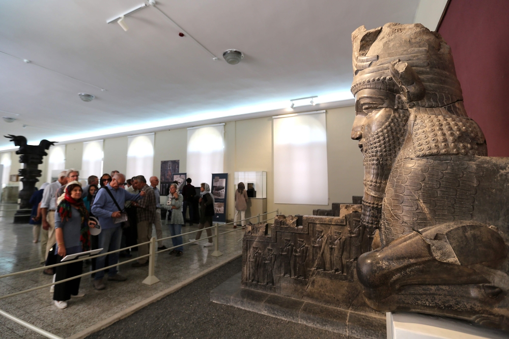 Tourists visit The National Museum of Iran in Tehran on October 09, 2018. / AFP / ATTA KENARE