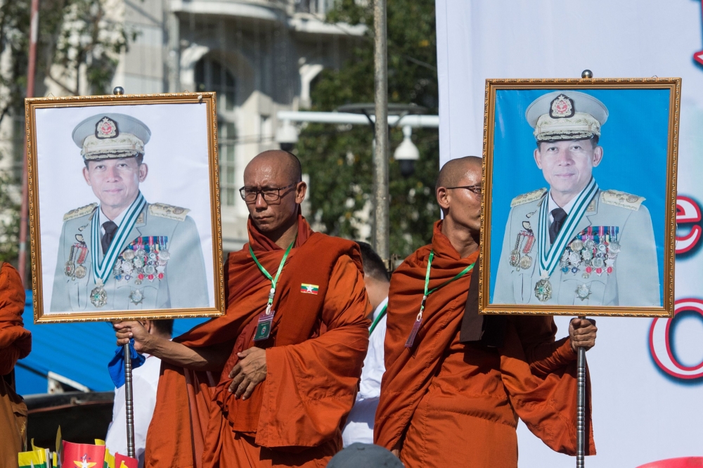 Monks hold portraits of Myanmar military commander-in-chief Senior General Min Aung Hlaing during a rally to show support to the Myanmar military in Yangon on October 14, 2018.  AFP / Ye Aung Thu 