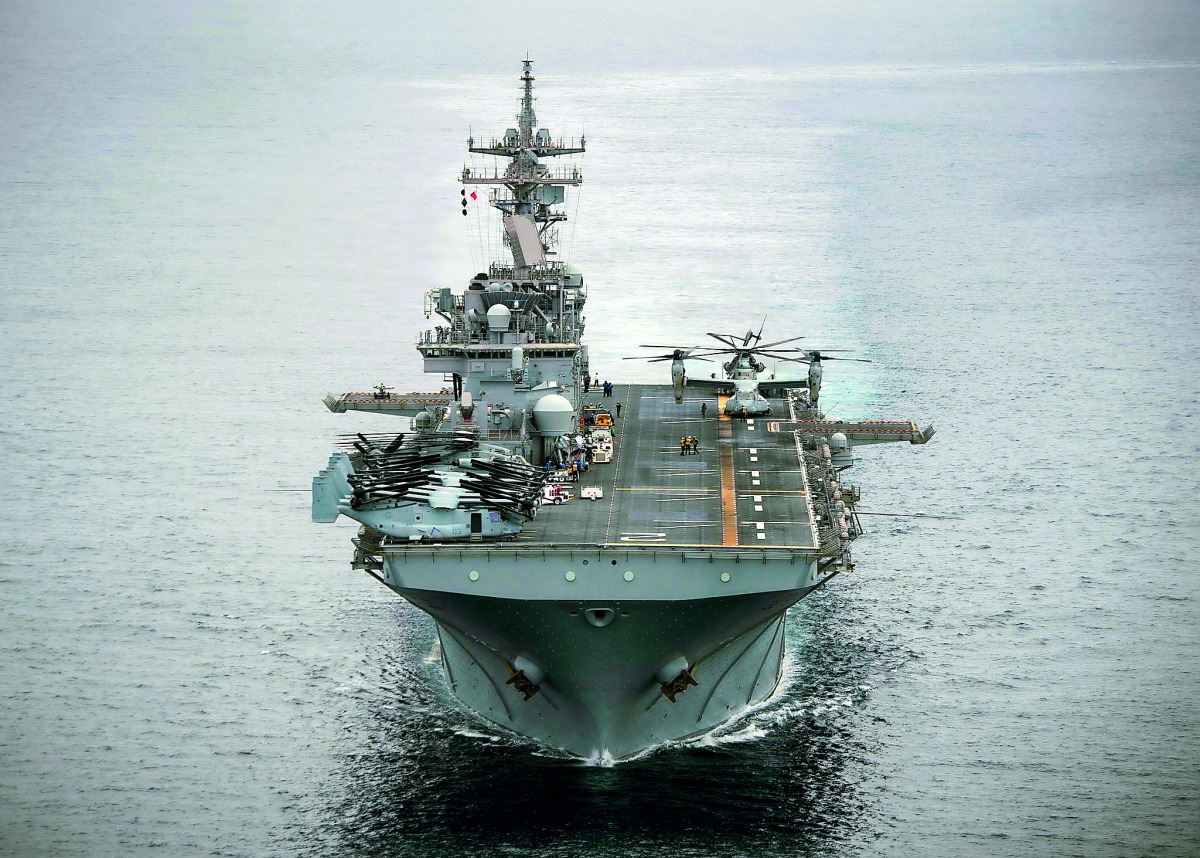 The USS Essex (LHD 2) transits the Pacific Ocean. 